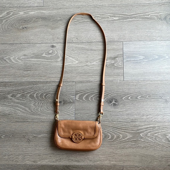 Tory Burch Bags Tory Burch Tan Crossbody Gold Emblem Poshmark